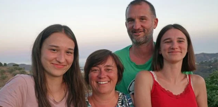 Hannelore samen met haar ouders en zus