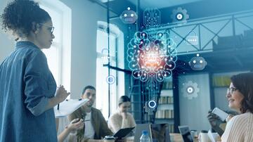 Informatievergadering met digitale elementen en mensen in een moderne ruimte.