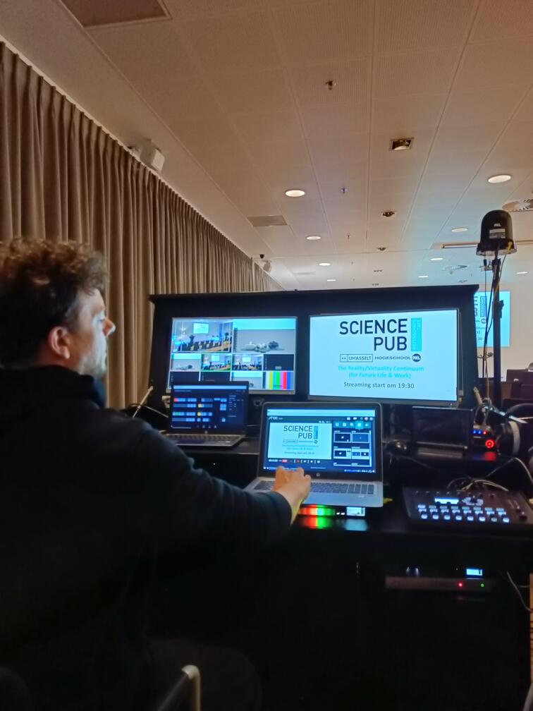 Zicht achter de schermen van de hybride science pub